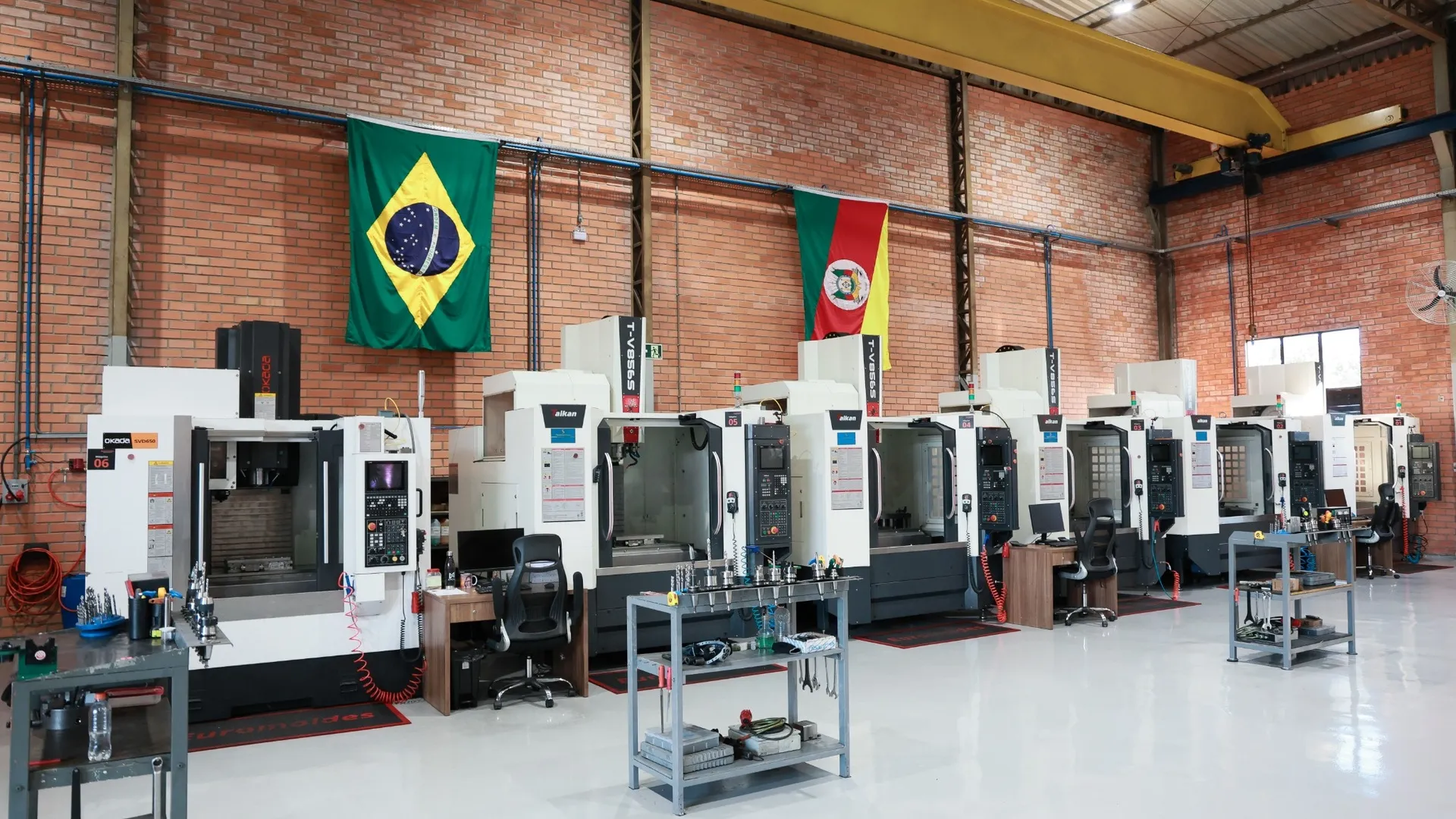 Usinagem em operação com jato de fluido de refrigeração